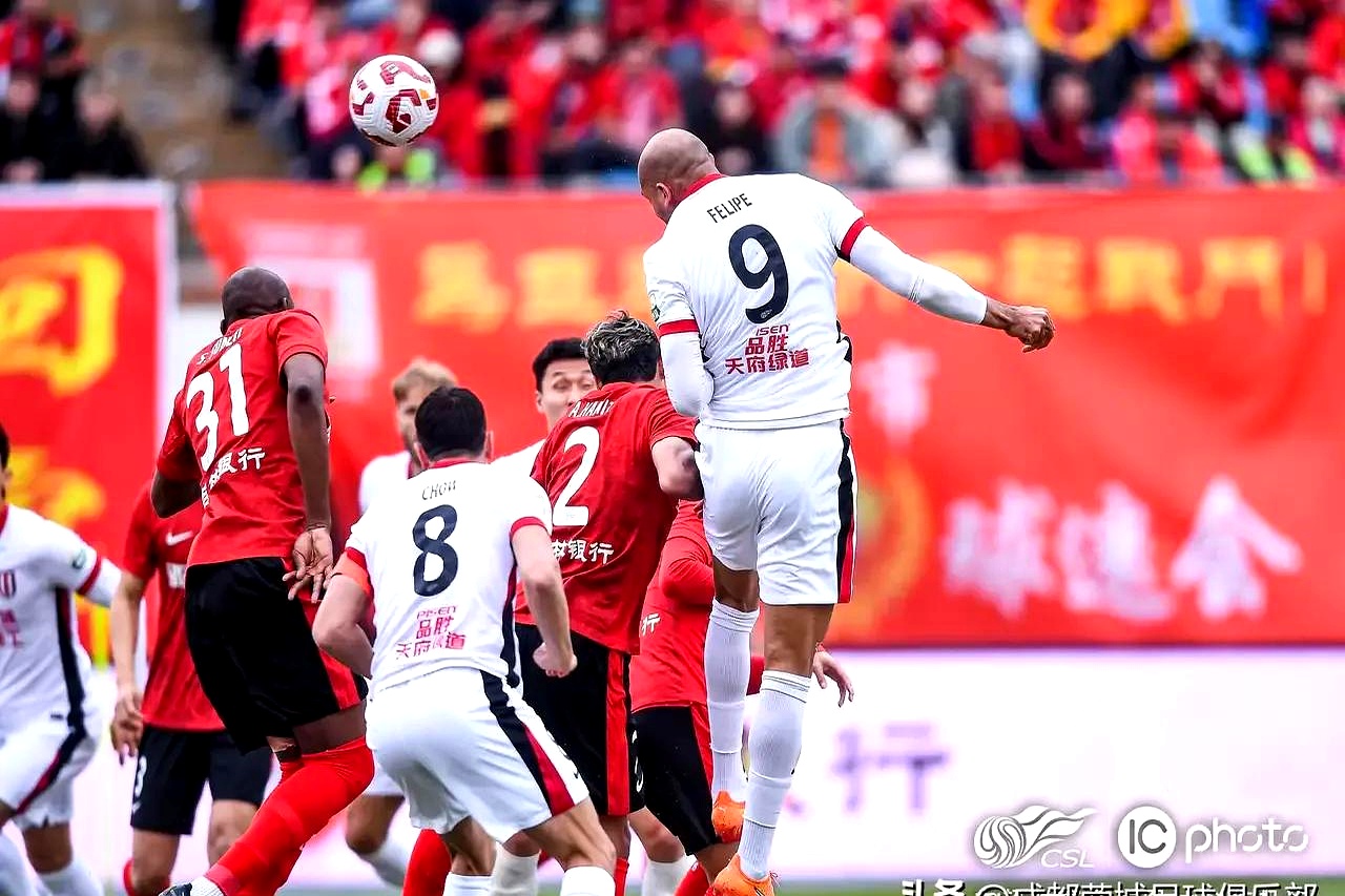 爱游戏入口-里程碑夜成都蓉城战术微调,足总杯赛前刷纪录,媒体盛赞,医务组通报恢复-爱游戏入口